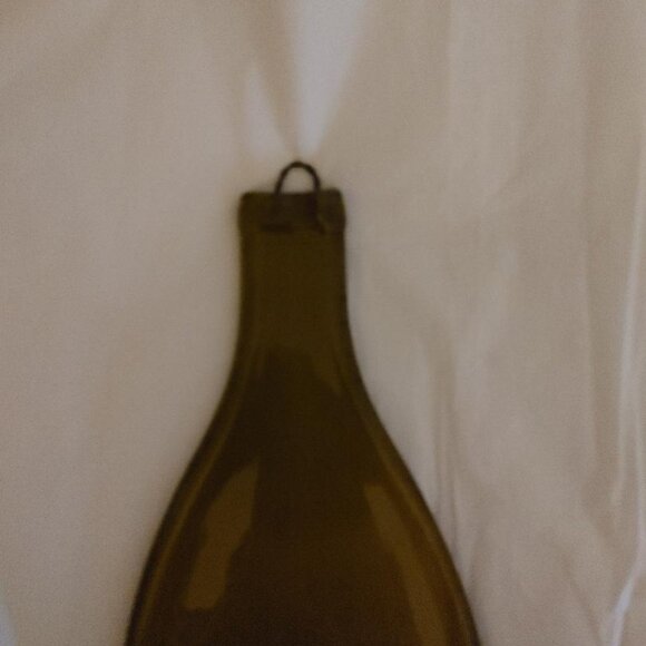 Flattened Green Wine Bottle Cheese Board - Picture 8 of 8